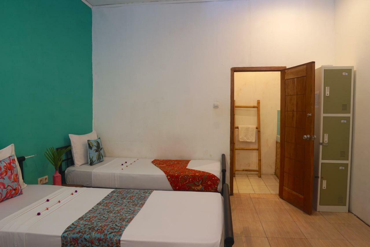 La Favela Hostel Gili Trawangan Exterior photo
