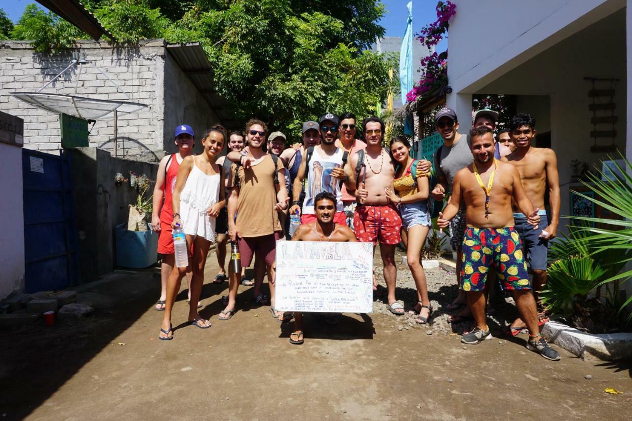 La Favela Hostel Gili Trawangan Exterior photo