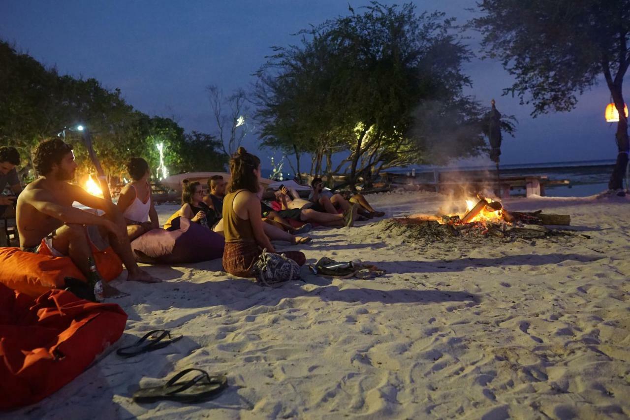 La Favela Hostel Gili Trawangan Exterior photo